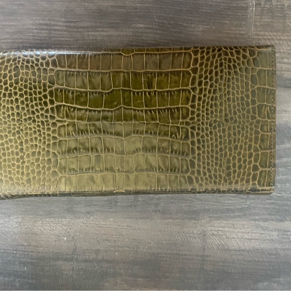 Vintage YSL Green Croc Wallet - Picture 4 of 15